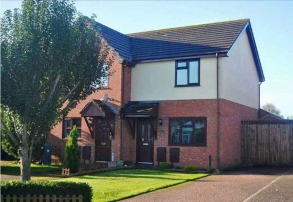 2 Bedroom End of Ter...